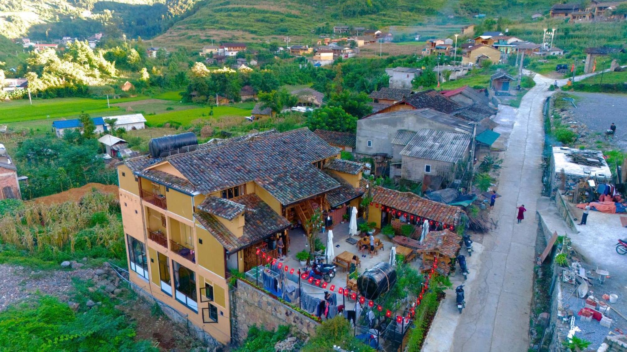 Khoi Homestay And Restaurant Loung Co Esterno foto