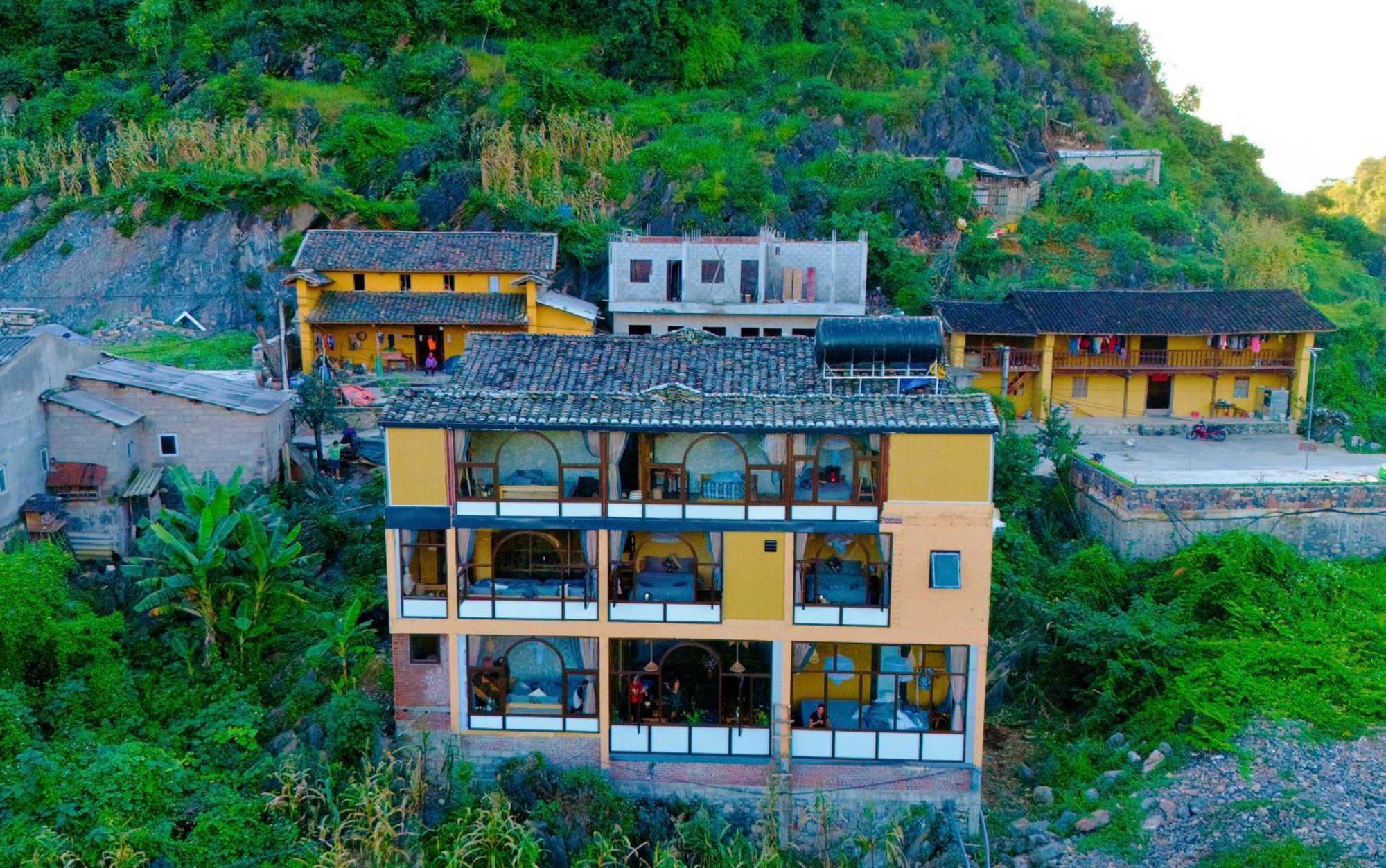 Khoi Homestay And Restaurant Loung Co Esterno foto